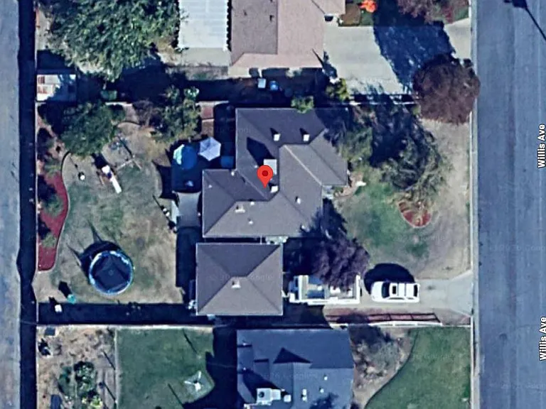 712 Willis Ave — Photo 2