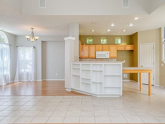 5th image of 6145 NE Rosebay Dr