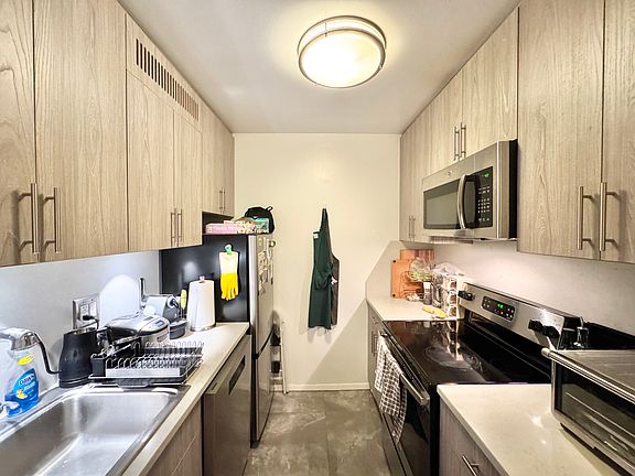 3rd image of 433 W 43rd St APT 2B