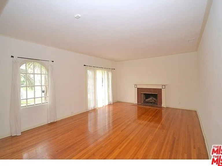 429 S Orange Dr — Photo 2