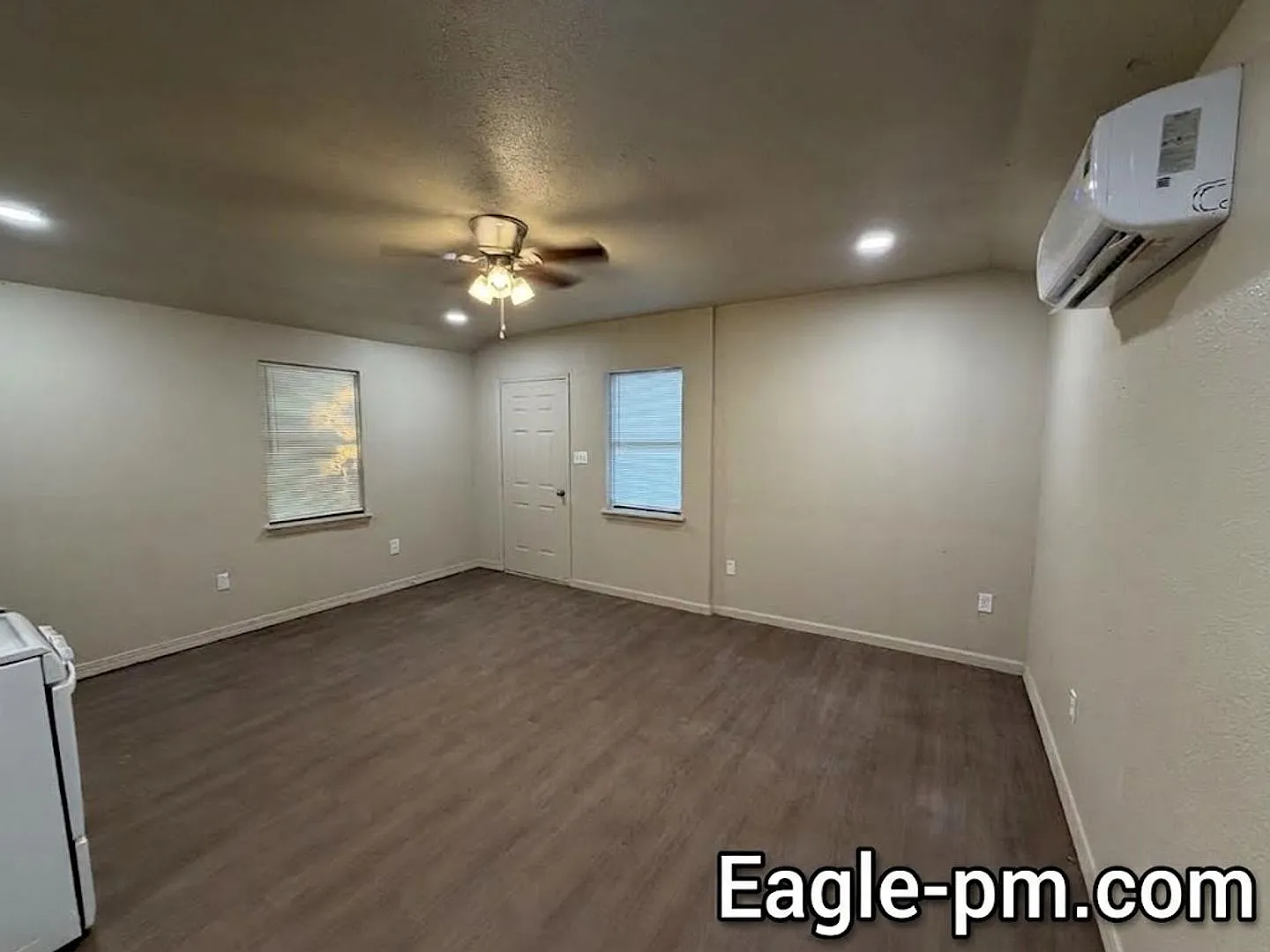 712 Coyne St - Par H — Photo 3