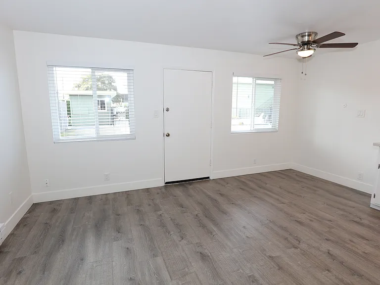 The Grove Apartments — Photo 12