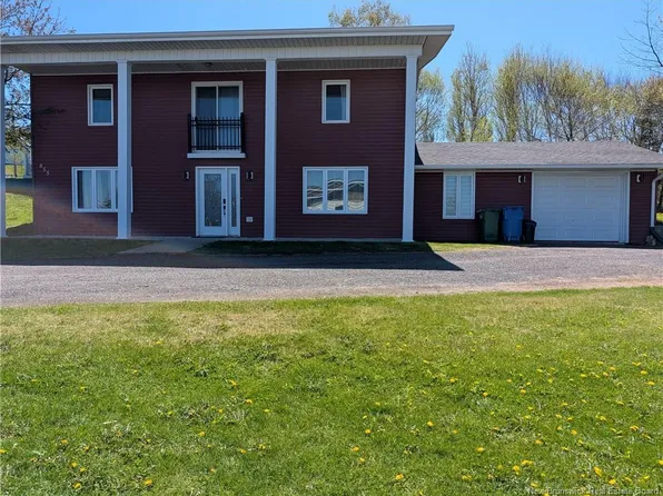 855 Walker St, Grand Falls, NB E3Z 1A4
