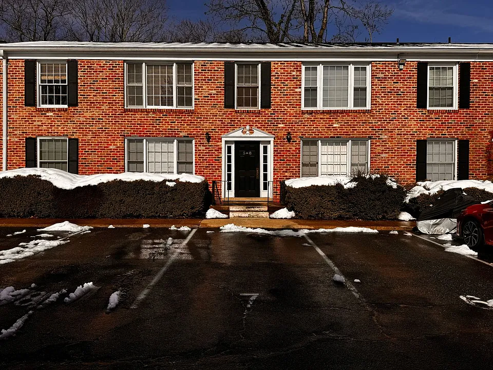 2527 Hydraulic Rd #8