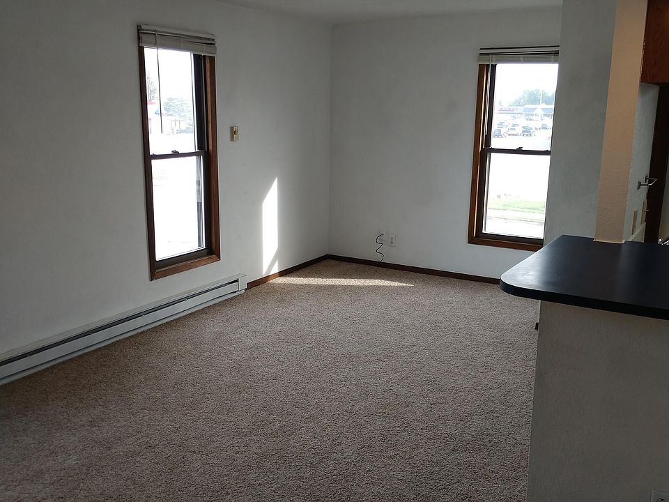 1st image of 923 E Blue Earth Ave #B