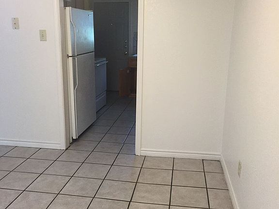 4th image of 913 Wells St