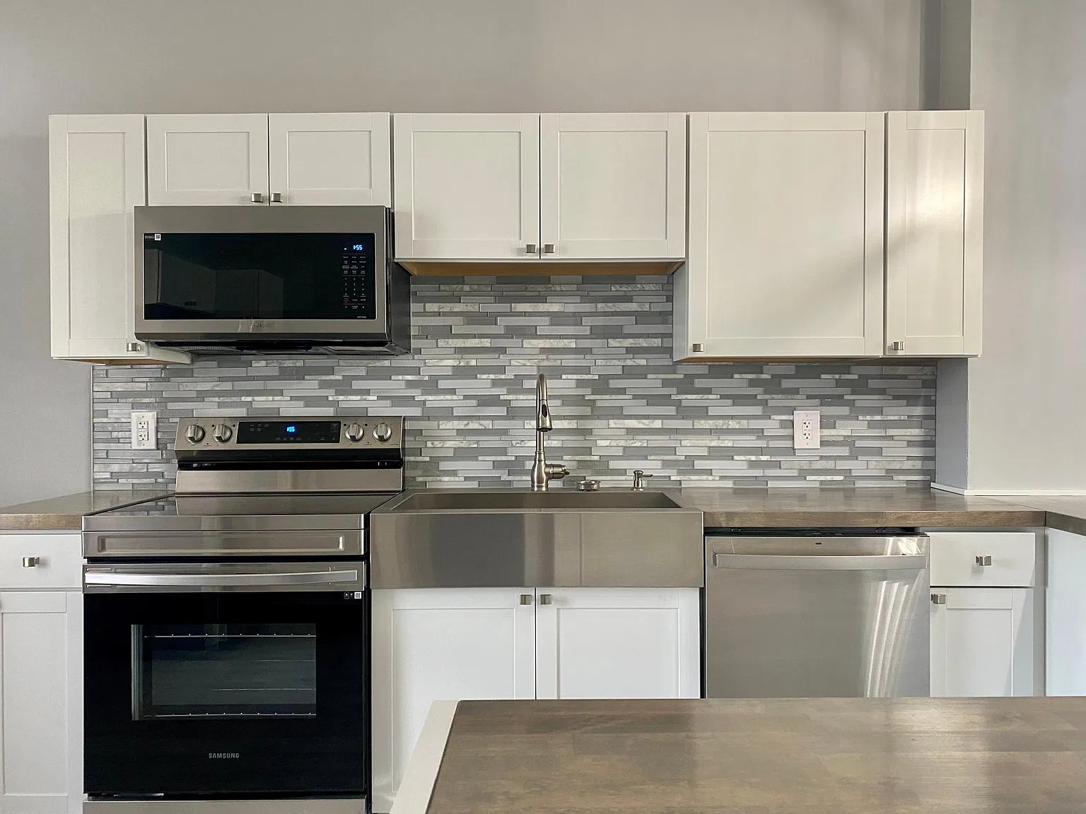 137 W Market St — Photo 4