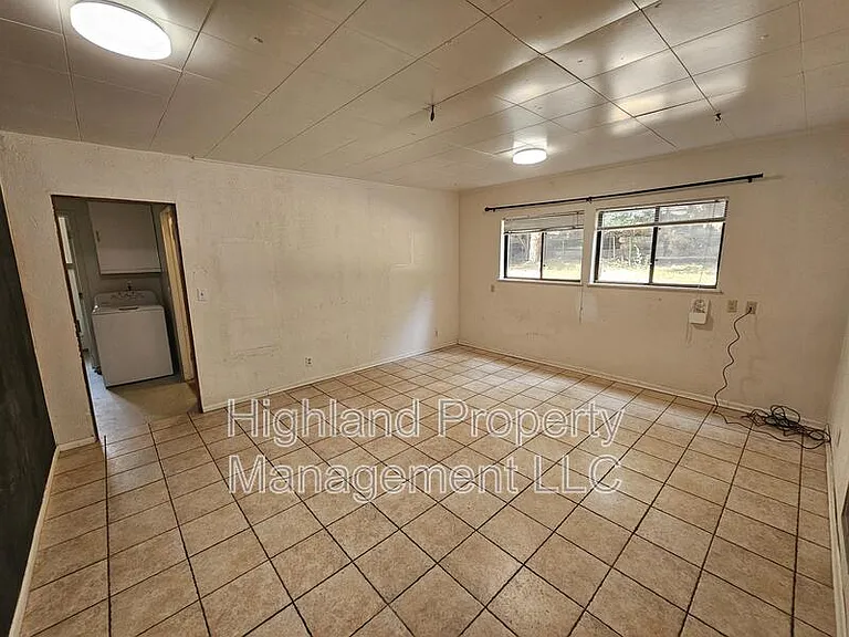 1170 NE Harvey Rd #B — Photo 4