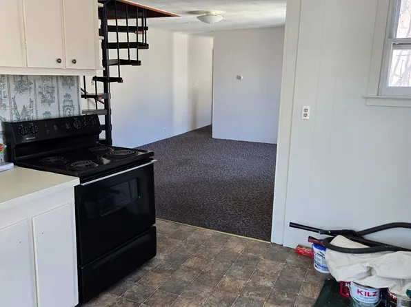 23 Brewster Ct #B, Northampton, MA 01060