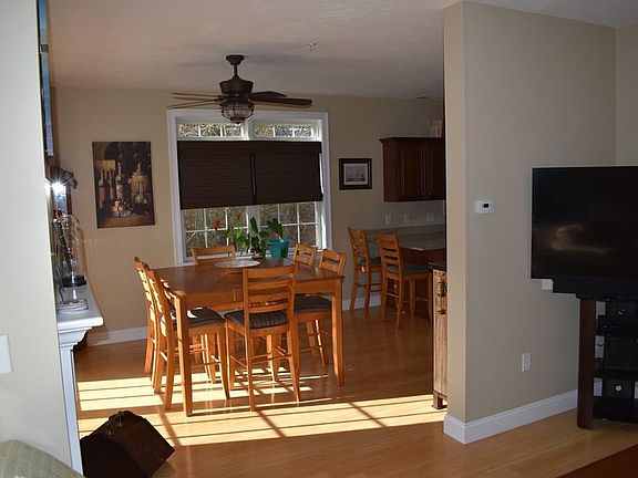 5th image of 32 Rockway Ave Unit 1C