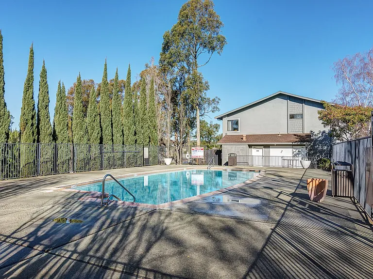 900 Cambridge Dr #138 — Photo 24