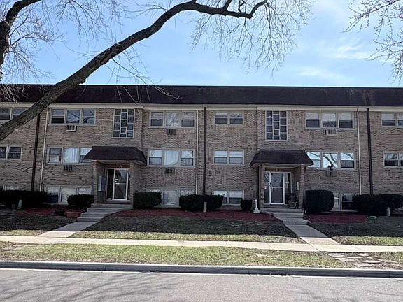 4th image of 215 E Oak St