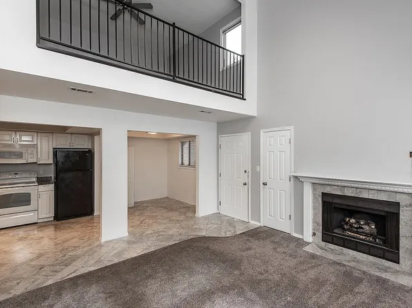 5174 Hollow Wood Ct APT D, Saint Louis, MO 63128
