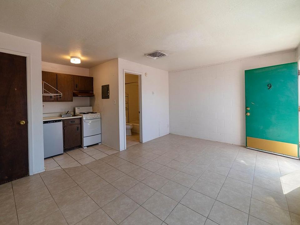 2nd image of 312 Vassar Dr SE APT 9
