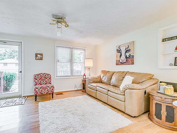 5th image of 906 E Chippewa Ave