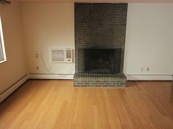 Living Room-Fireplace