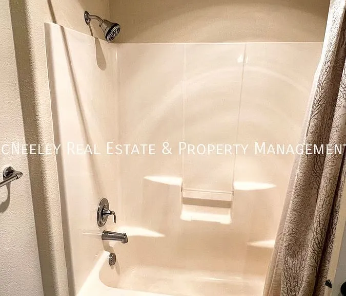 677 NE Garswood Ln — Photo 10
