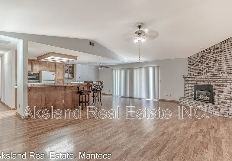 1635 Crom St — Photo 12