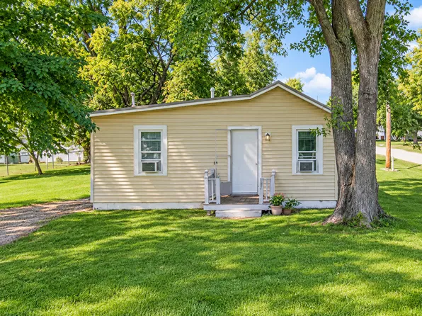 323 N Anderson St, Sullivan, IL 61951