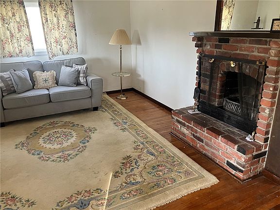 5th image of 211 Park Way