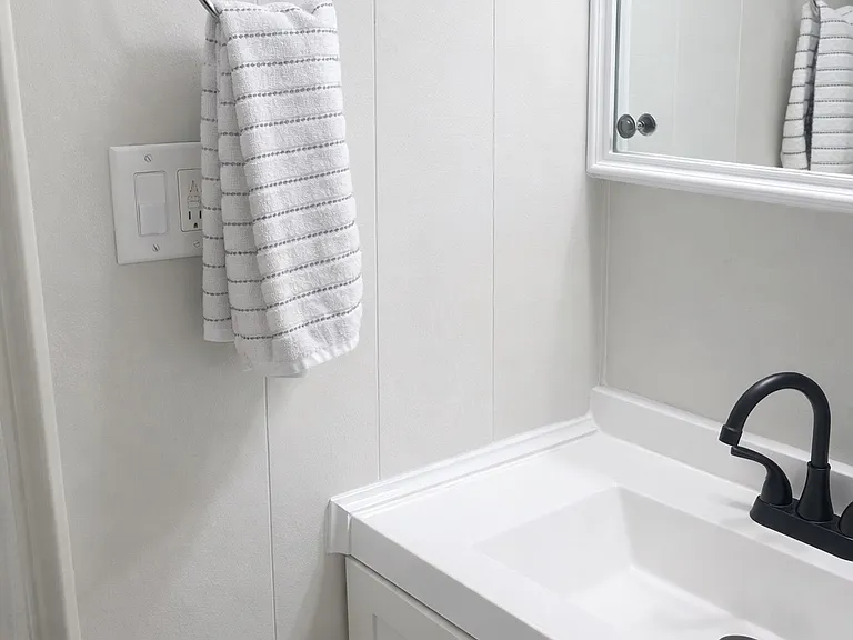 1164 Lonsdale Ave #2 — Photo 11