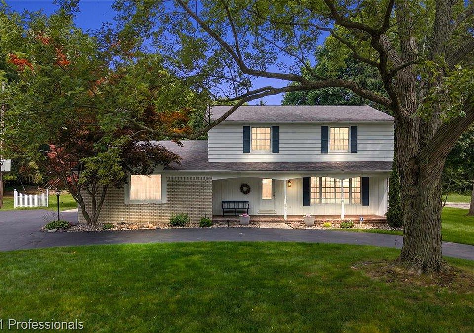 1st image of 633 Foxhall Rd