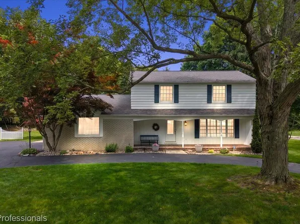 633 Foxhall Rd, Bloomfield Hills, MI 48304