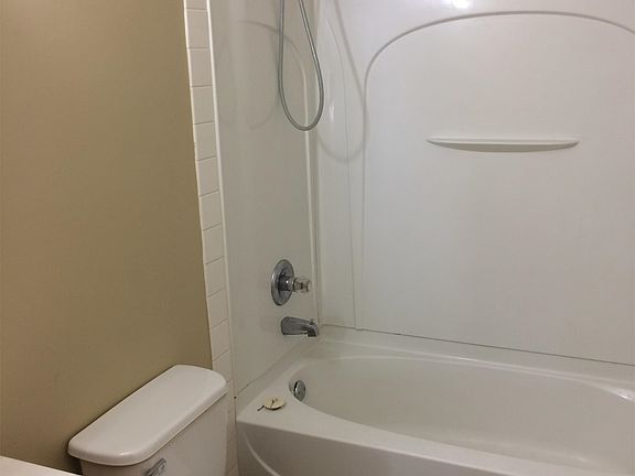4th image of 923 Villa Dr APT 5