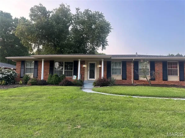 7227 Forestate Dr, Saint Louis, MO 63123