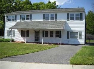 827 Expressway Dr, Medford, NY 11763