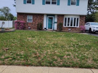 5 Peach Tree Rd, Oakhurst, NJ 07755