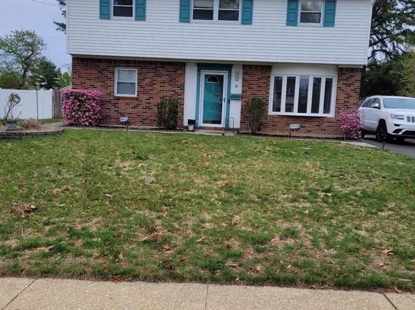 5 Peach Dr, Oakhurst, NJ 07755