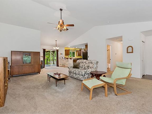 4th image of 530 198th Ave NE