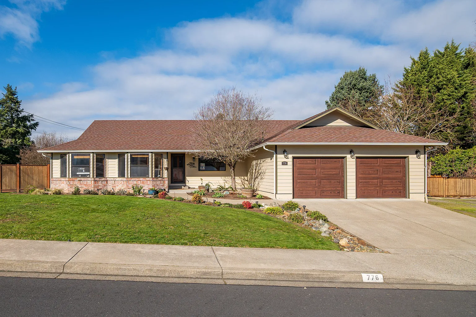 776 Delsie Dr photo 1