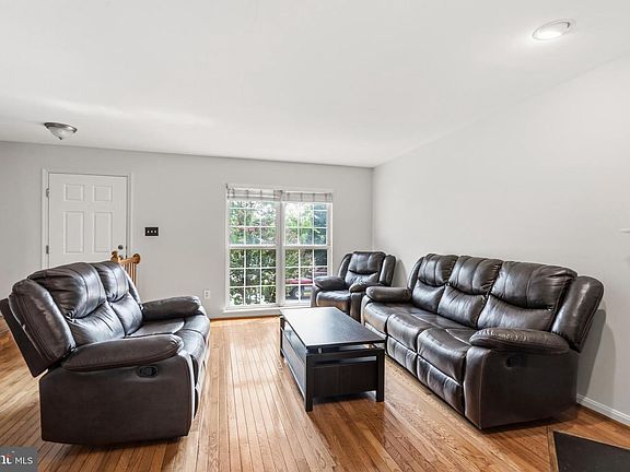 4th image of 45547 Hutchens Sq