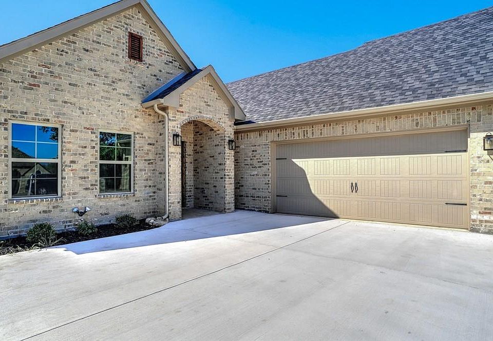 1st image of 3323 Preston Club Dr