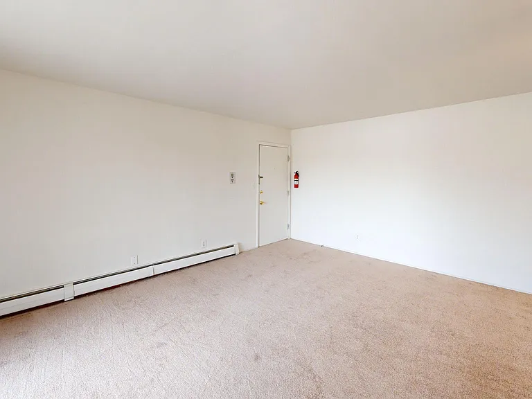 Denway Circle Apartments — Photo 8