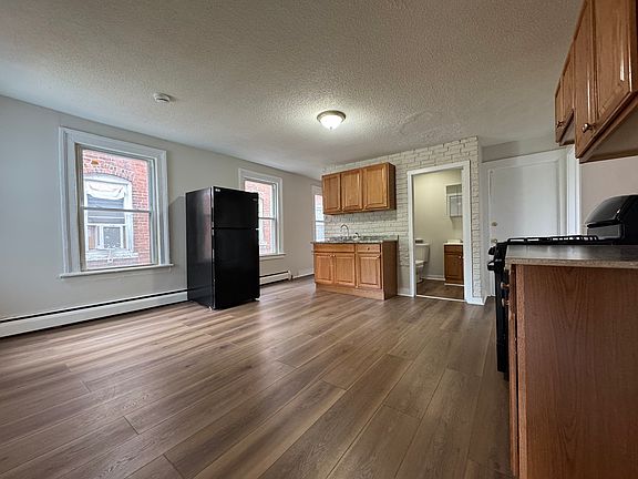 5th image of 312 Davenport Ave #B2