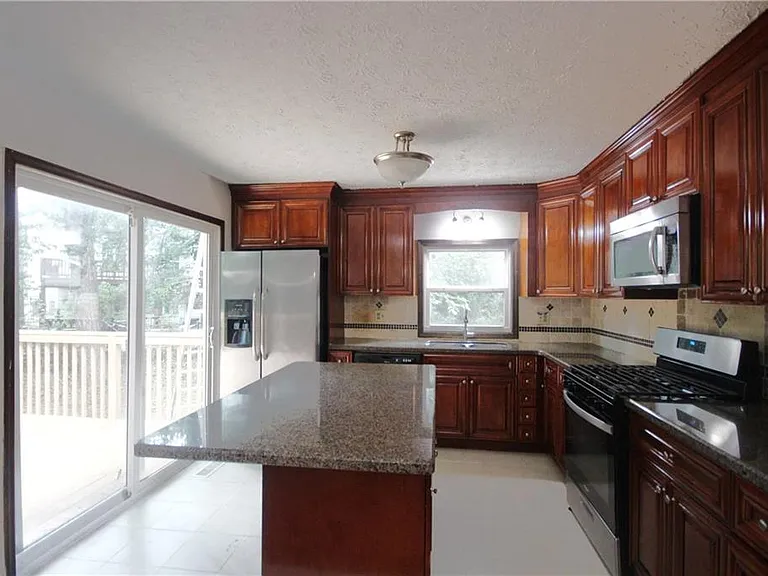 3310 Chastain Xing — Photo 13
