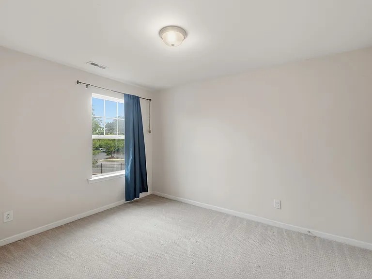 1502 Sharon Rd W — Photo 20