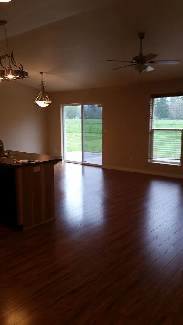Stunning four-bedroom one level home with a spacious lot! — Photo 2