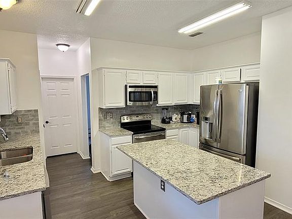 3rd image of 2705 Woodlark Dr