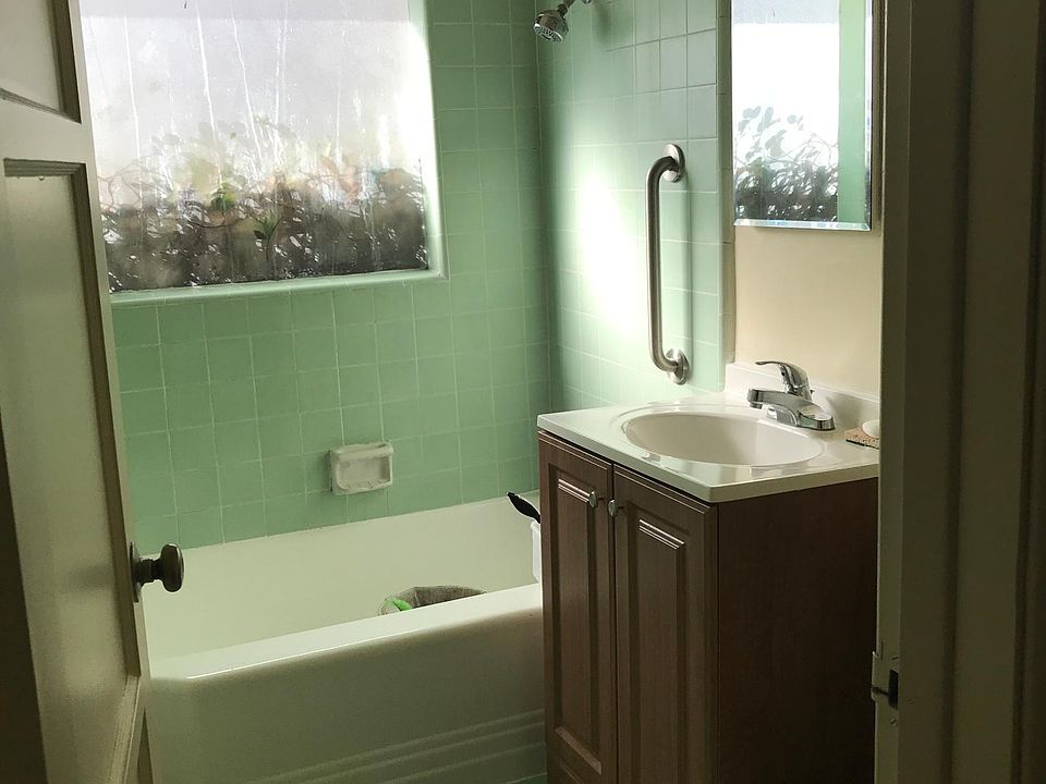 2nd image of 540 N Los Robles Ave #C