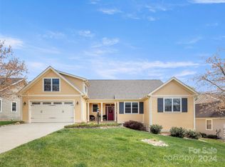 165 Whistlewood Ln, Hendersonville, NC 28739