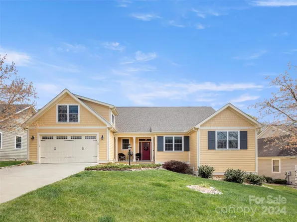 165 Whistlewood Ln, Hendersonville, NC 28739