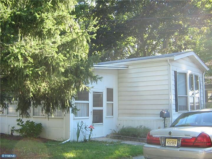 2nd image of 5 Spruce Dr