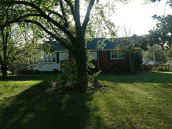 2nd image of 801 N Elam Ave