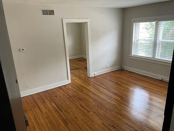 4th image of 720 W 38th St #7B