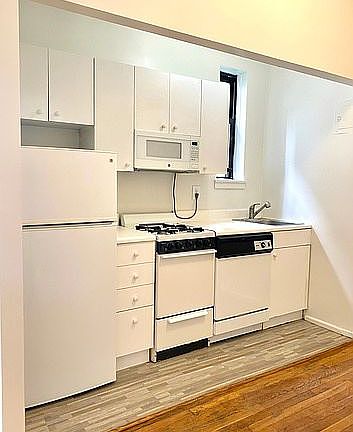 3rd image of 301 E 49th St APT 6C