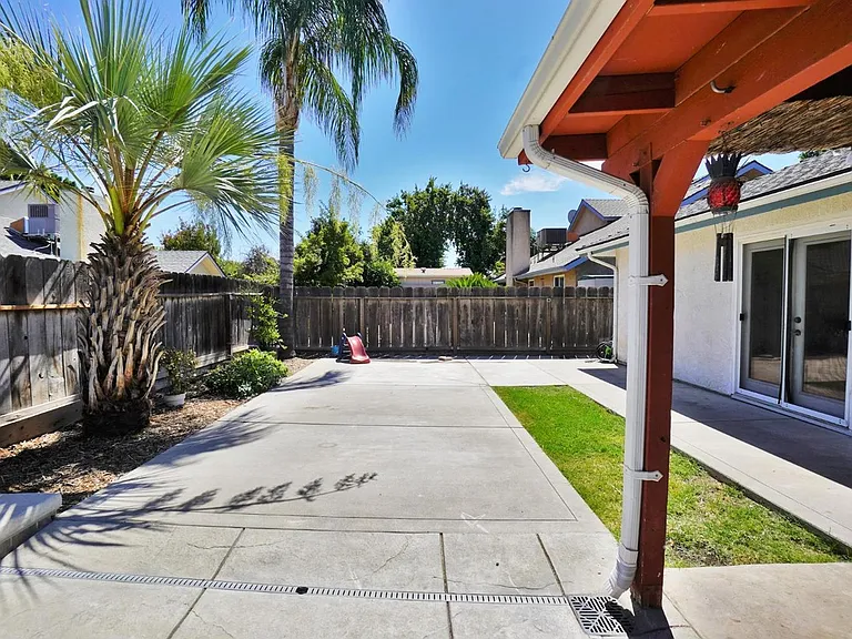 5823 E Washington Ave — Photo 31